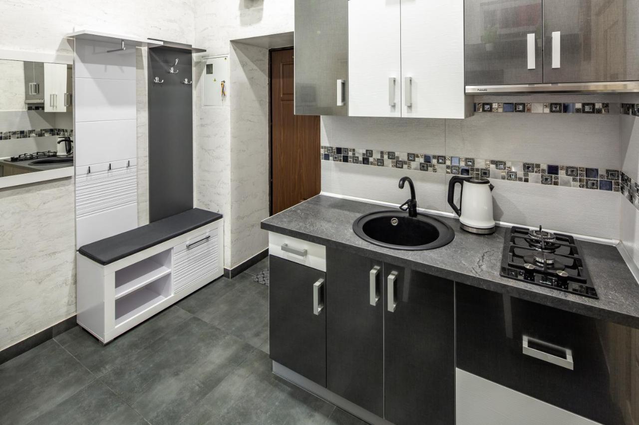 Apartment On Lesya Ukrainka Lviv Exterior photo